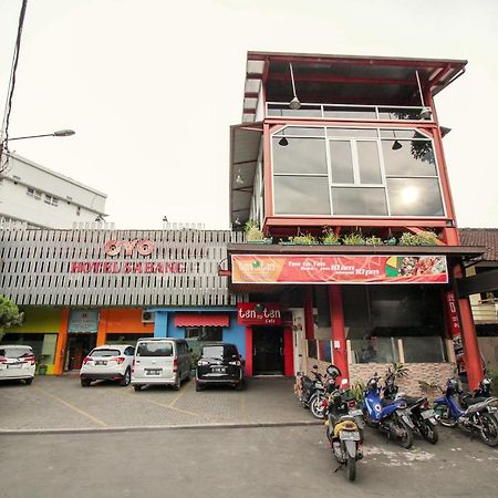 Vaccinated Staff - Oyo 352 Homestay Sabang Bandung Esterno foto